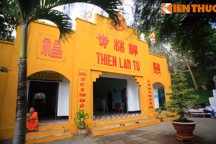 Công trình thờ tự chính trong quần thể Thích Ca Phật Đài là Thiền Lâm Tự, ngôi chùa nhỏ đã tồn tại từ thập niên 1950.