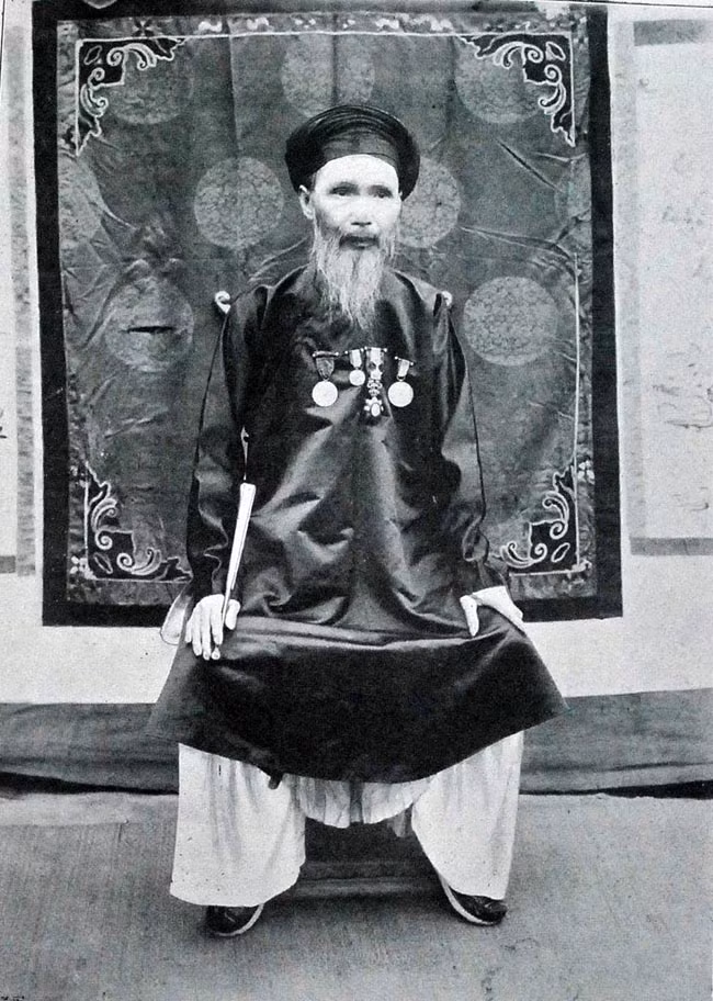 Chân dung một ông quan.