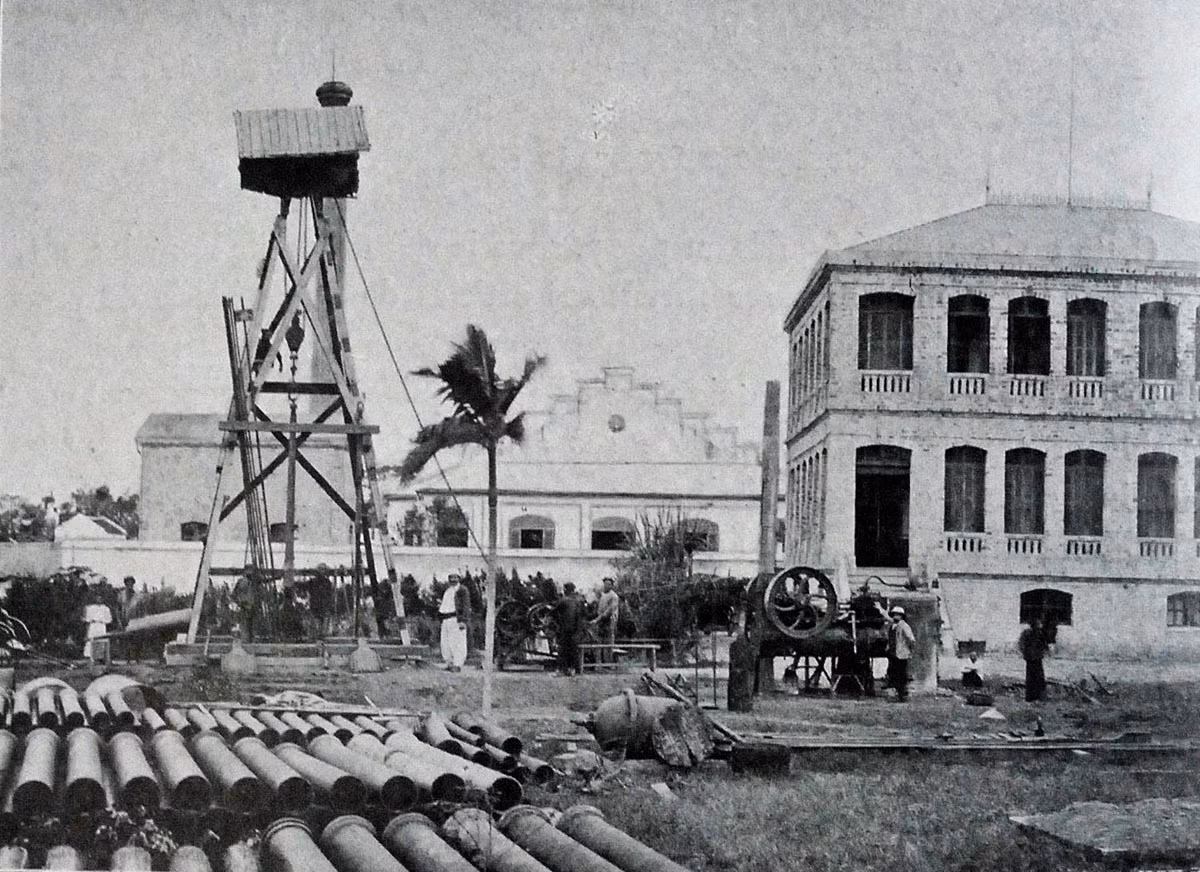 Khoan giếng ở nhà máy nước Hà Nội.