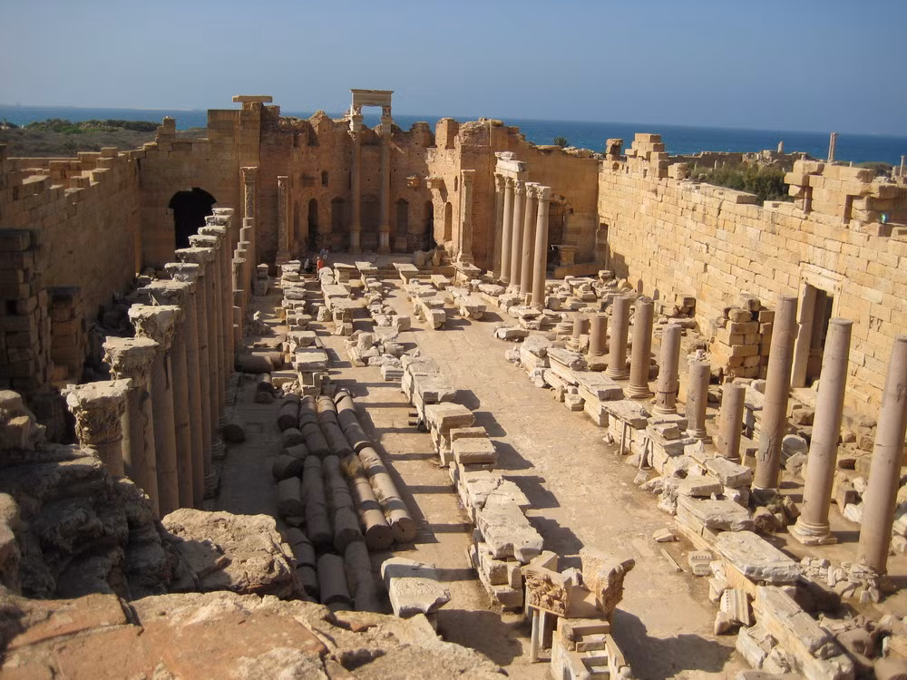 Sau khi kết thúc Chiến tranh Punic lần thứ ba (năm 146 TCN) giữa Carthage và La Mã, thành phố Leptis Magna trở thành một phần của Cộng hòa La Mã, nhưng vẫn được hưởng một quyền độc lập đáng kể.