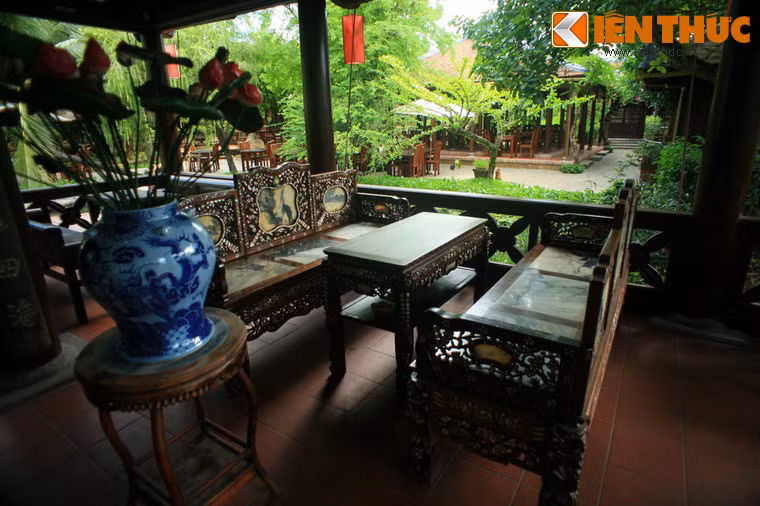 Bên cạnh đó, các tòa nhà còn là nơi trưng bày 2.000 hiện vật cổ mang đậm các giá trị văn hóa Việt.