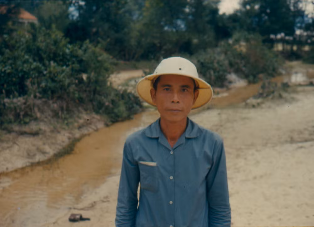 Chân dung một cán bộ xã.