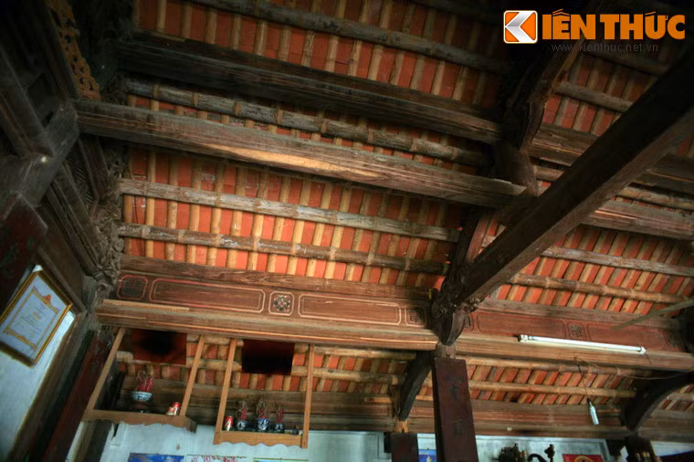 Công trình được khởi công từ cuối năm 1810 và đưa vào sử dụng đầu năm 1811, với kích thước rộng 9,8m, dài 21,5m, cao 5m, gồm 7 gian (3 gian chính ở giữa làm nơi thờ tự và sinh hoạt chung, 4 gian phụ nằm ở hai bên chia thành các phòng có chức năng khác nhau).