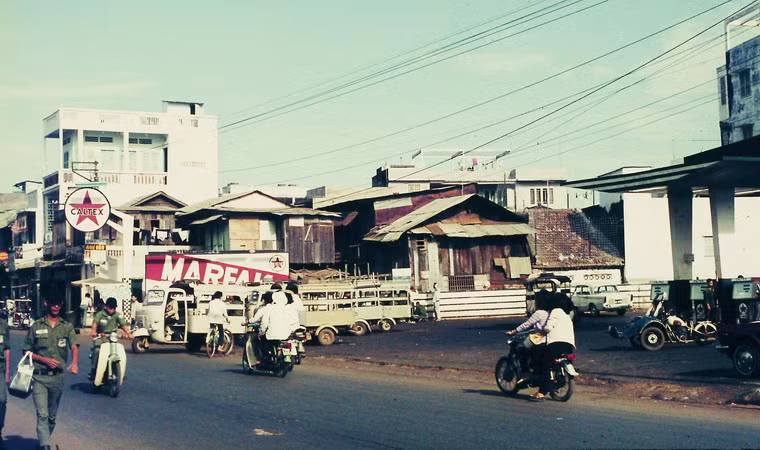 Một bến xe ở Sài Gòn.
