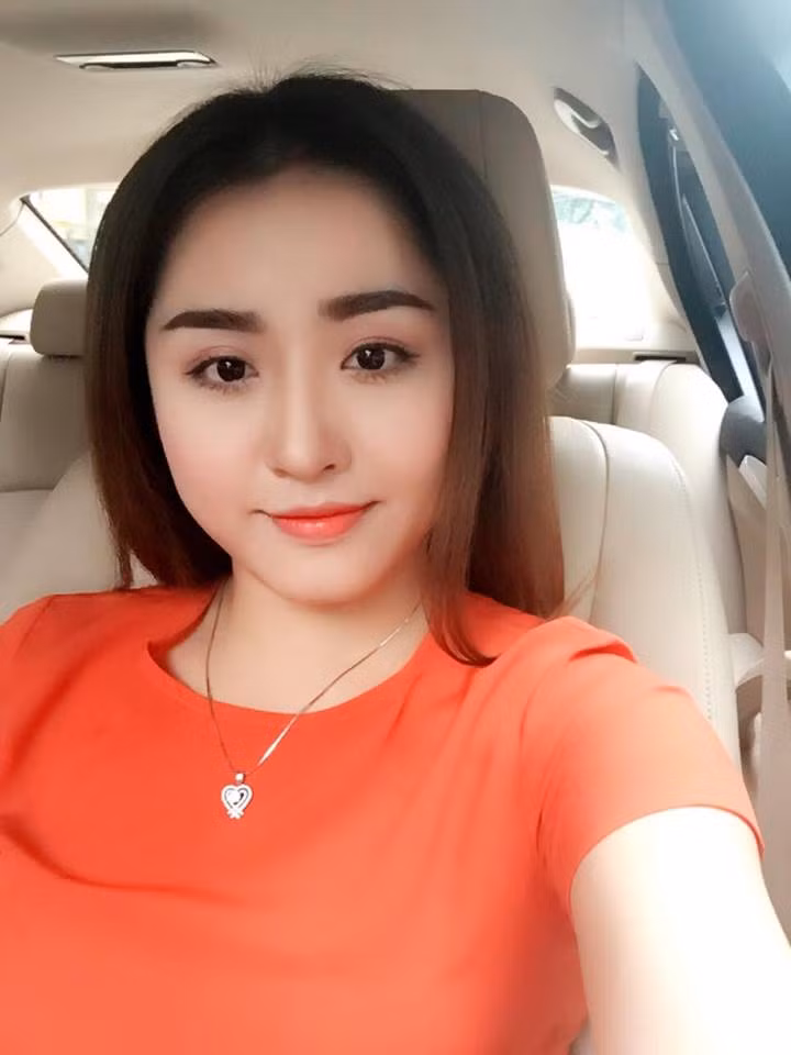 Ngắm nhan sắc không thua kém hot girl của cô vợ được chồng soái ca tặng siêu xe BMW làm quà sinh nhật. Ảnh trong bài: Facebook nhân vật.