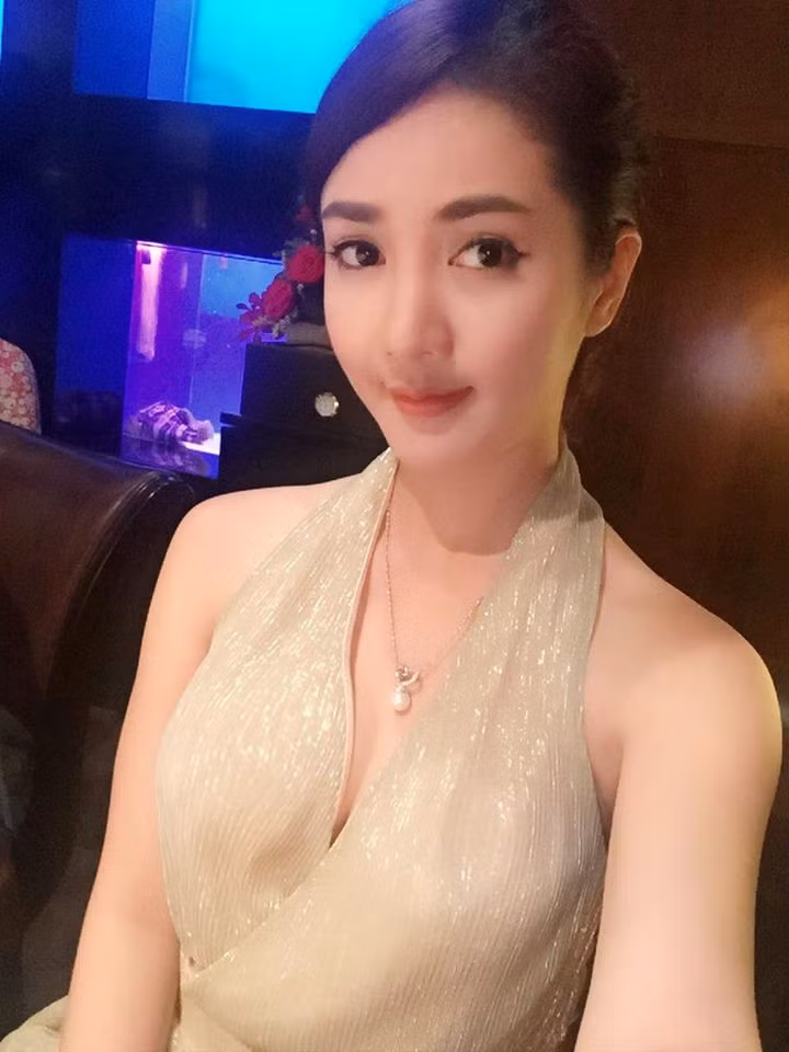 Hot girl Sài thành, Linh Napie cũng nằm trong sách những cô gái tên Linh có gương mặt cực kỳ xinh đẹp. Nổi tiếng với đôi mắt ướt và đôi môi trái tim thu hút người nhìn, Linh Napie là một trong những người đẹp đa tài thành công trong vai trò người mẫu ảnh và diễn viên.