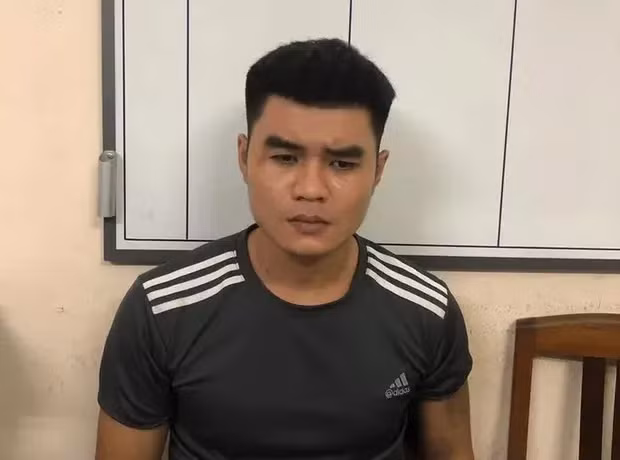 Người phụ nữ bị kẻ đáng tuổi con cưỡng hiếp, cướp tài sản: Khi đang trên đường đi bán hoa quả chị T.T.T. (45 tuổi, ngụ Tuy Phước, Bình Định) bị Nguyễn Tấn Lân (25 tuổi, trú cùng huyện) ép xe máy ngã ra đường rồi bị đánh đập, hãm hiếp. Sau đó, Lân đã cướp đi 6 chỉ vàng rồi tẩu thoát. May mắn là chị T. đã được người dân phát hiện và đưa đi cấp cứu.