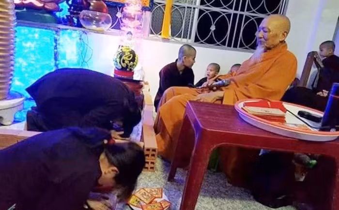 Tiết lộ lý do đệ tử quỳ lạy, tôn sùng Lê Tùng Vân - Hình 4 Tiet lo ly do de tu quy lay, ton sung Le Tung Van-Hinh-4