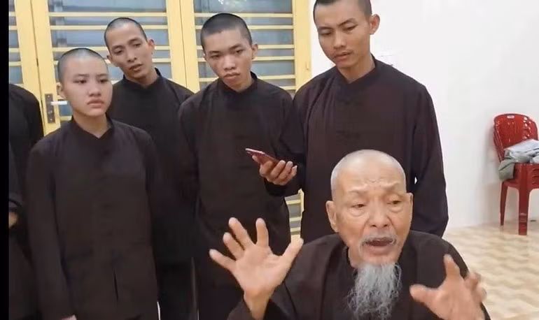 Tiết lộ lý do đệ tử quỳ lạy, tôn sùng Lê Tùng Vân - Hình 12 Tiet lo ly do de tu quy lay, ton sung Le Tung Van-Hinh-12