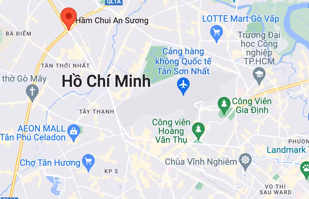 Mua lon khien ham chui An Suong o TP.HCM bi ngap-Hinh-2