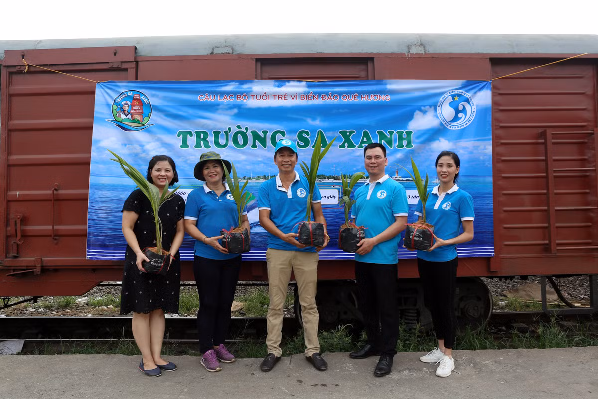 Chuong trinh Truong Sa xanh dua hang nghin cay xanh, co to quoc toi bien dao