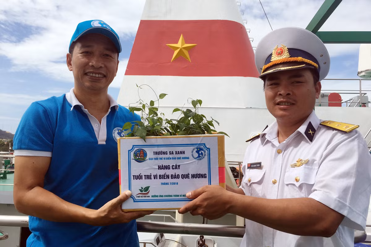 Chuong trinh Truong Sa xanh dua hang nghin cay xanh, co to quoc toi bien dao-Hinh-4
