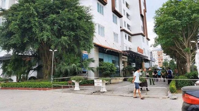 Hien truong vu nghi ngoai tinh, 1 nguoi roi tu tang 11, thung mai ton-Hinh-2