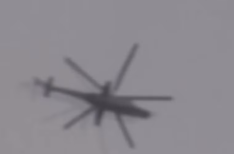 Trực thăng tấn công Mi-24V bay ở độ cao thấp nên camera của chiến binh IS quay được khá rõ.