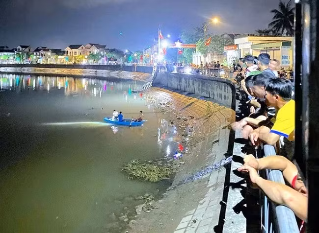 Nghệ An: Tìm thấy thi thể nam sinh mất tích khi đi bơi cùng bạn Nghe An: Tim thay thi the nam sinh mat tich khi di boi cung ban