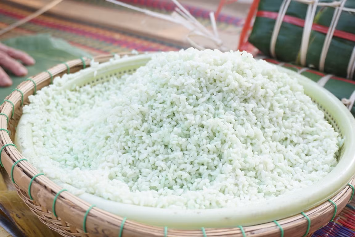 Nguyên liệu làm bánh được bà tuyển chọn kỹ lưỡng.