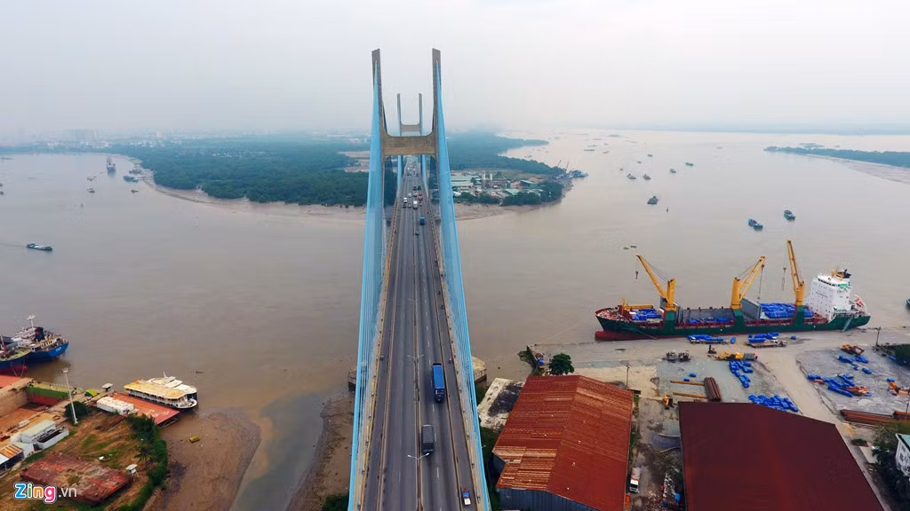 Công trình có tổng mức đầu tư hơn 2.000 tỷ đồng, khởi công từ tháng 9/2005, vượt tiến độ 4 tháng và khánh thành vào ngày 2/9/2009. 