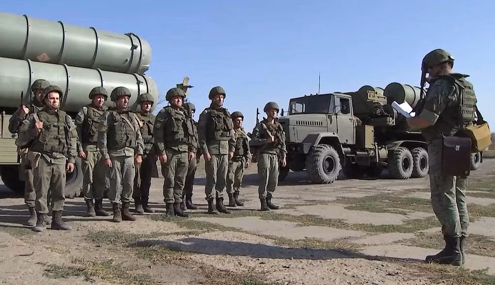 Tuy nhiên ưu thế trên không của Azerbaijan có thể đã bị san lấp nếu đối phươngquan tâm đến việc xây dựng một hệ thống phòng không thống nhất, tránh bố trí riêng biệt và hầu như không được kết nối bởi trường thông tin.