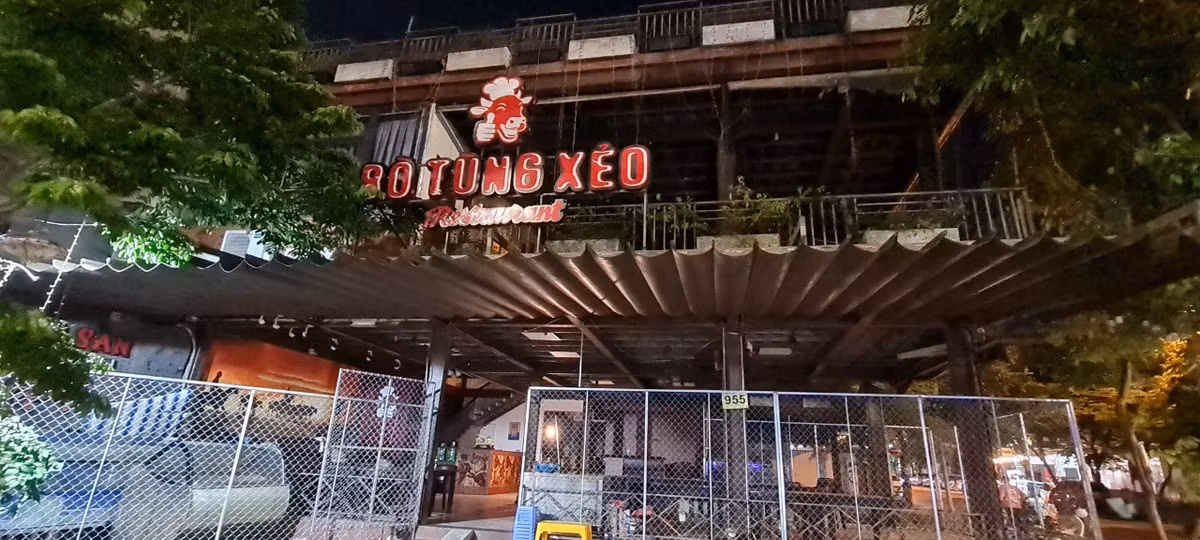 Không chỉ có các quán bình dân, nhà hàng ven biển cũng tạm dừng hoạt động. Một chủ kinh doanh chia sẻ, từ khi làm nghiêm việc kiểm soát nồng độ cồn của người tham gia giao thông, các quán nhậu vắng khách hẳn.