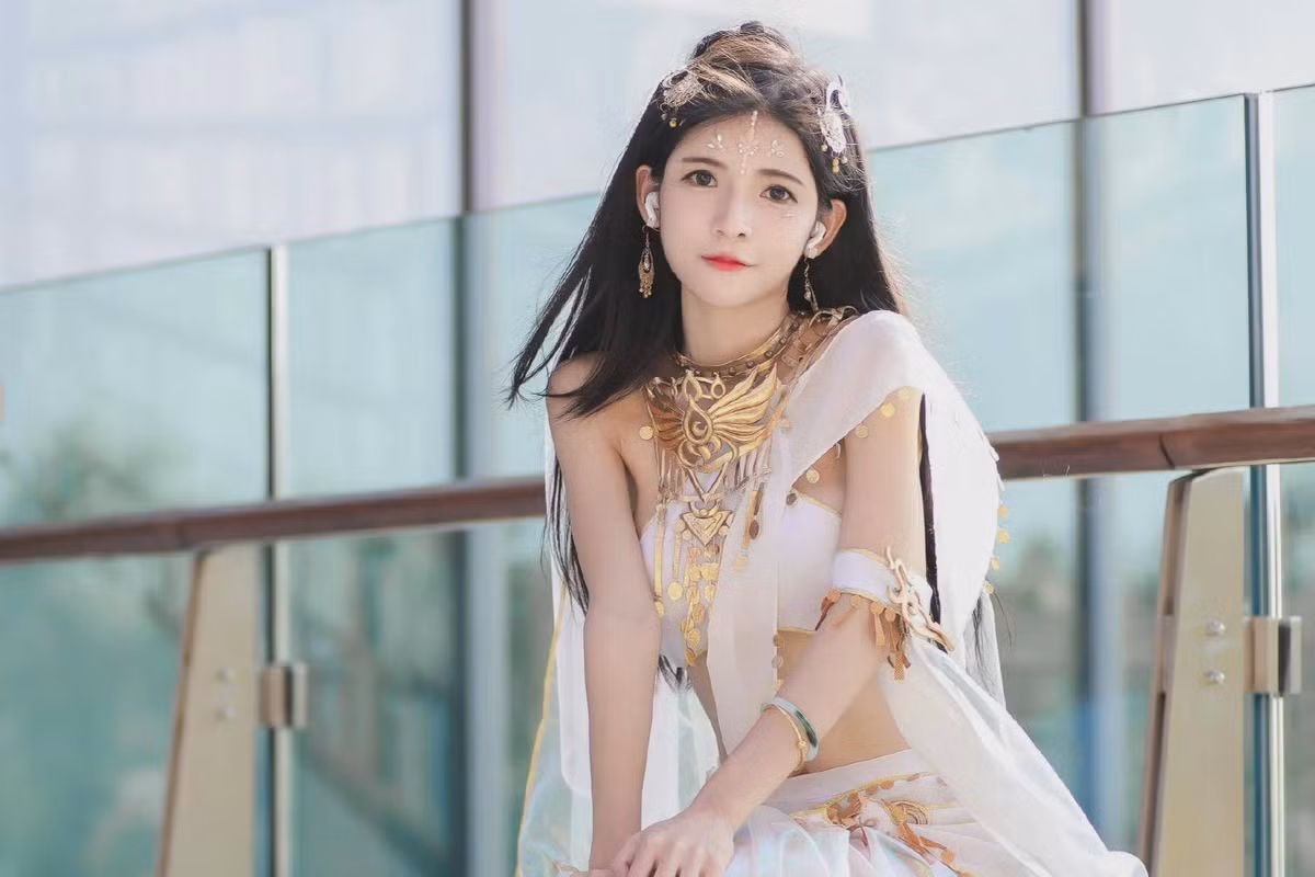 Nu MC noi tieng tung muon tu tu vi lo clip nong gio ra sao?