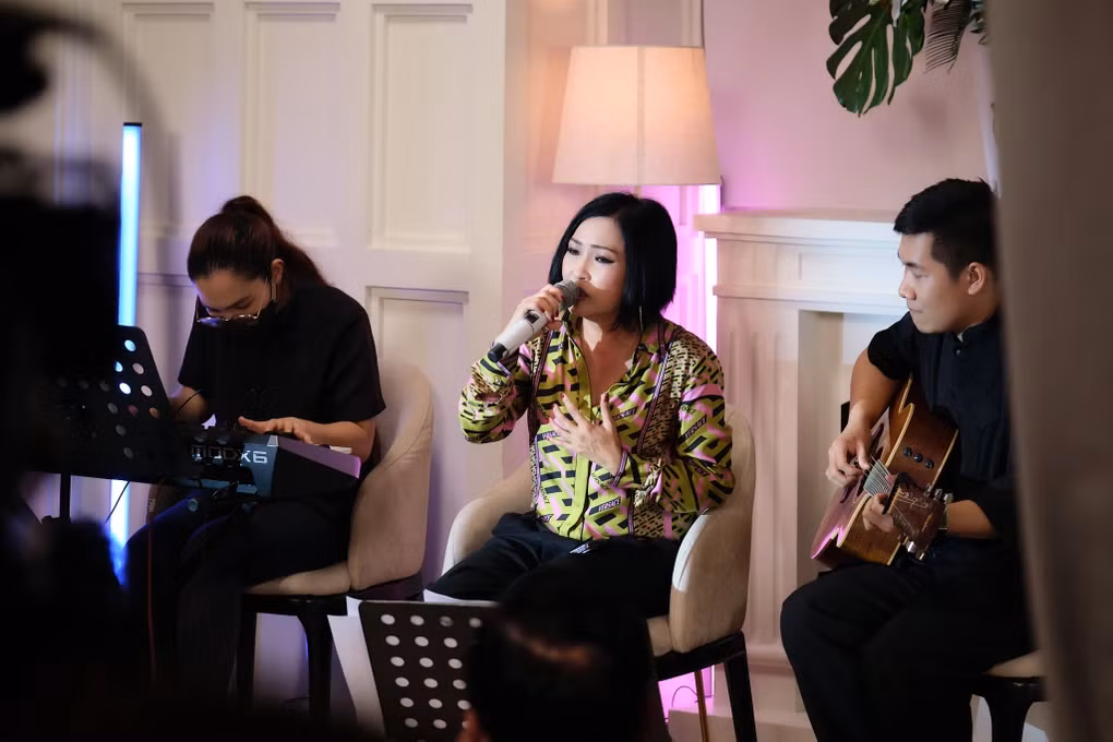Phuong Thanh ke ve tuoi tho kho nhoc, 17 tuoi sang Campuchia hat vu truong-Hinh-3