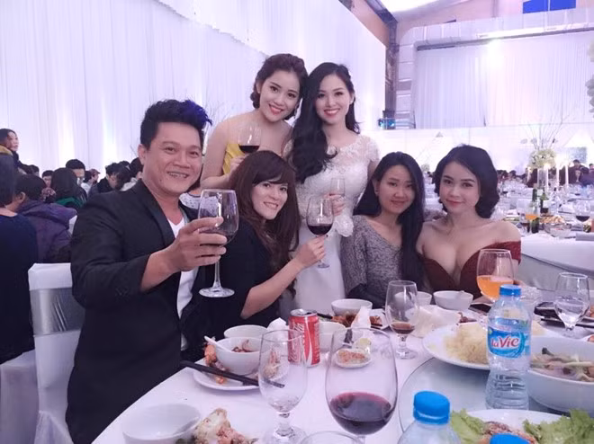 Bạn gái Tiến Đạt khi xuất hiện trong tiệc cưới của Tâm Tít.