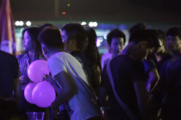 Hít bóng cười như Hoa hậu Kỳ Duyên nguy hiểm thế nào? - Hình 2 Hit bong cuoi nhu Hoa hau Ky Duyen nguy hiem the nao?-Hinh-2