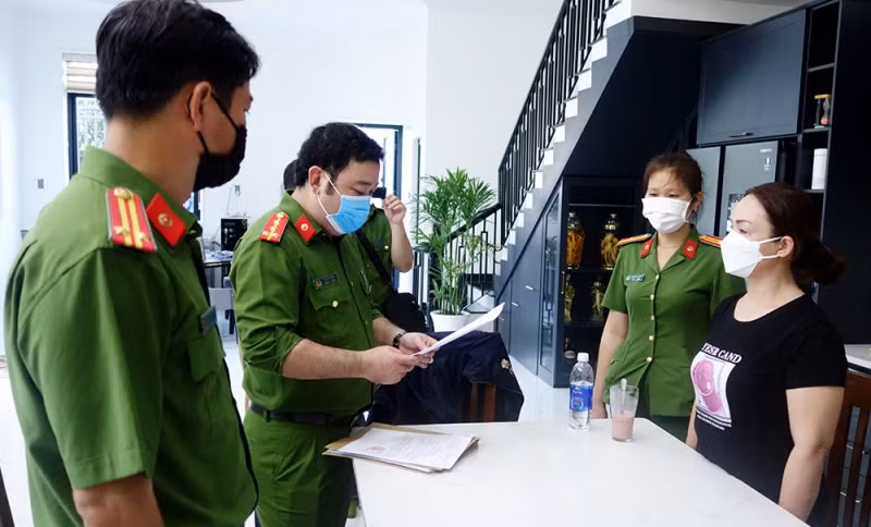 Chiều 31/8/2021, Cơ quan Cảnh sát điều tra Công an tỉnh An Giang đã ra quyết định khởi tố 17 bị can về tội “Đánh bạc”. Cơ quan CSĐT Công an tỉnh An Giang cho biết đã xác định số tiền thắng thua giữa các đối tượng trong đường dây cờ bạc này lên trên 2.000 tỷ đồng. Cuối năm 2021, Cơ quan CSĐT Công an tỉnh An Giang đã ra quyết định khởi tố 60 đối tượng về hành vi đánh bạc, bắt tạm giam 14 đối tượng và cấm đi khỏi nơi cư trú 46 đối tượng.