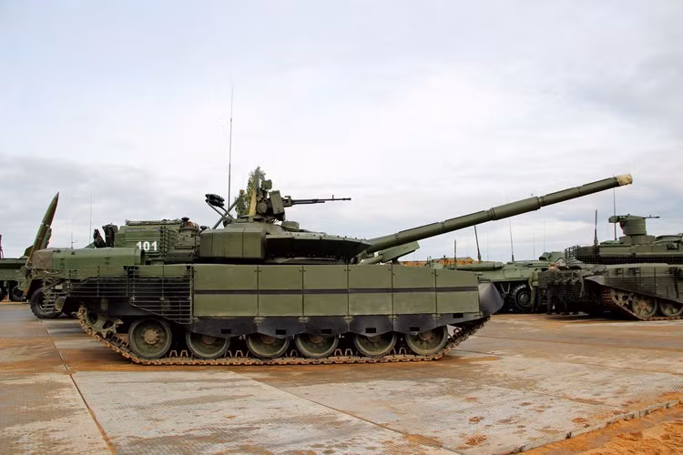 Sự xuất hiện của các xe tăng chiến đấu chủ lực T-80BVM đã gây ra một phản ứng trái chiều trong cộng đồng chuyên gia quân sự Nga.