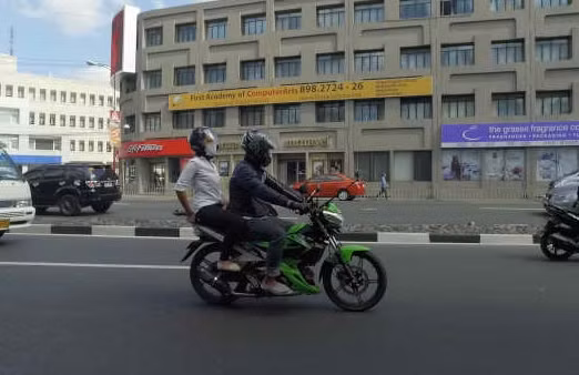 Việc đưa những chiếc xe mô tô hạng sang, xe phân khối lớn vào phục vụ khách được đông đảo dân mạng Việt nhận xét là một ý tưởng rất hay, thú vị của các hãng chuyên vận chuyển này. Bởi từ trước đến nay, quan niệm của số đông người Việt, đặc biệt là các bạn trẻ, xe ôm thường được cho là một phương tiện di chuyển bình dân, rẻ tiền, đôi khi hơi "chợ" và nhếch nhác. Ảnh: Rappler.
