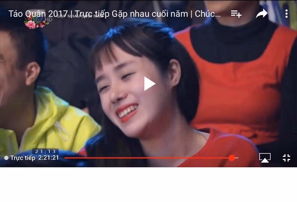 Dù kỳ nghỉ Tết Nguyên Đán 2017 đã kết thúc nhưng Gặp nhau cuối năm - Táo quân 2017 vẫn là một chương trình hấp dẫn được các khán giả trong nước xem lại nhiều lần. Ngoài nội dung hài hước, khán giả truyền hình và một bộ phận không nhỏ cư dân mạng Việt còn yêu thích chương trình Táo quân bởi luôn có rất nhiều bóng hồng, mỹ nhân xinh đẹp xuất hiện trên hàng ghế khán giả và nhan sắc của họ khiến những người theo dõi cảm thấy rất thú vị.