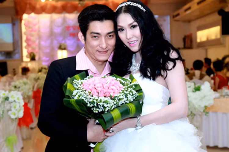 Với Phi Thanh Vân, cô “tố” Bảo Duy nghiệp ngập, bạo lực, không chăm lo con trai. Về phía Bảo Duy, anh chia sẻ anh thường xuyên bị vợ cũ “hành hạ”. (Ảnh: Dân Việt)