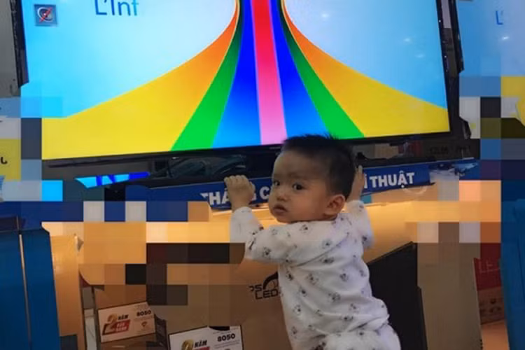 Bé Tấn Đức chính là con trai đầu lòng của Phi Thanh Vân và Bảo Duy. Cậu bé vừa tròn 1 tuổi. (Ảnh: Gia đình Việt Nam)