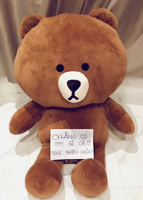 “Nhận xong khóc quá trời. Cảm động ghê. Cám ơn chồng nhé”, giọng ca “Anh cứ đi đi” tâm sự. (Ảnh: FBNV)