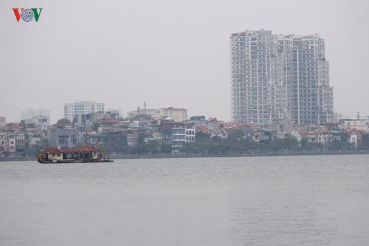 Để làm sạch nguồn nước Hồ Tây, Thành phố Hà Nội có kế hoạch nạo vét, cải tạo môi trường nước Hồ Tây, trong đó có việc lập Dự án hút bùn, cải tạo cảnh quan, xử lý ô nhiễm nước, làm cột nước, xây dựng hệ thống quan trắc môi trường. Nghiên cứu, đề xuất phương án tiếp nước làm sạch Hồ Tây./.