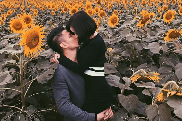 Sau khi lấy chồng và sinh con, nữ diễn viên phim “Chiếc giường chia đôi” rời xa làng giải trí Việt. (Ảnh: FBNV)