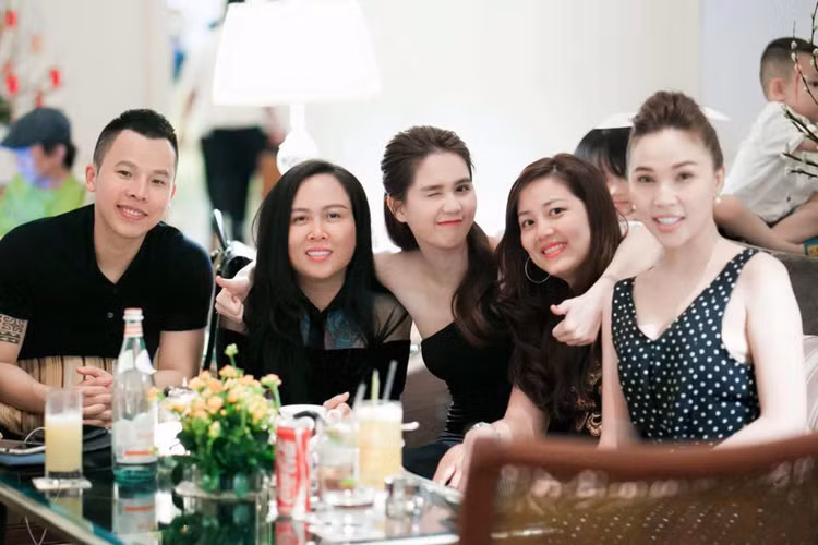 Ngọc Trinh vui vẻ như chưa hề có Hoàng Kiều trong đời - Hình 8 Ngoc Trinh vui ve nhu chua he co Hoang Kieu trong doi-Hinh-8