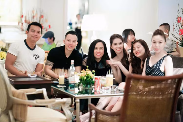 Ngọc Trinh vui vẻ như chưa hề có Hoàng Kiều trong đời - Hình 7 Ngoc Trinh vui ve nhu chua he co Hoang Kieu trong doi-Hinh-7