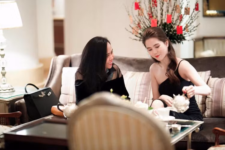 Ngọc Trinh vui vẻ như chưa hề có Hoàng Kiều trong đời - Hình 6 Ngoc Trinh vui ve nhu chua he co Hoang Kieu trong doi-Hinh-6