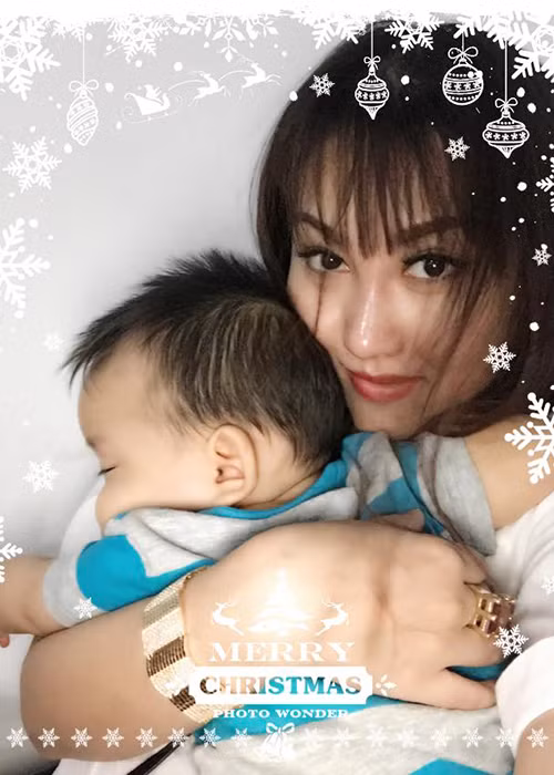 Phi Thanh Vân từng có khoảng thời gian dài tạm gác hoạt động nghệ thuật để thực hiện thiên chức của một người mẹ sau khi sinh con vào tháng 2/2016 cũng như vì công việc kinh doanh quá bận rộn. (Ảnh: FBNV) 