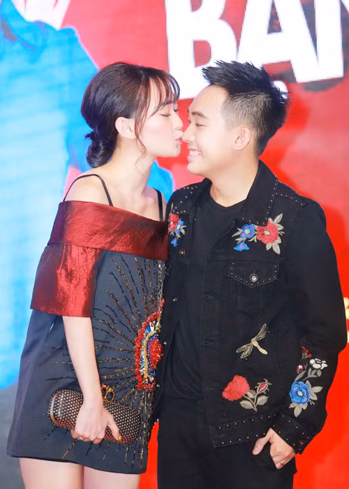 Hot girl Sun Ht tình tứ bên Phở Đặc Biệt khi đến ủng hộ bạn trai ra mắt "Bạn gái tôi là sếp".