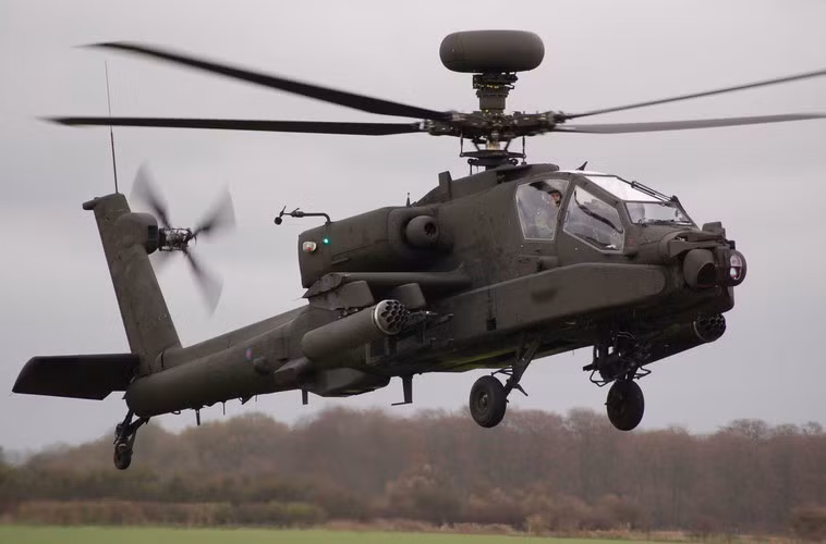 AH-64 trang bị bộ tìm kiếm và chỉ thị mục tiêu TADS (AN/ASQ-170). Hệ thống này bao gồm một camera quang truyền hình, hệ thống tìm kiếm và chỉ thị mục tiêu hồng ngoại FLIR cùng hệ thống máy đo xa laser.