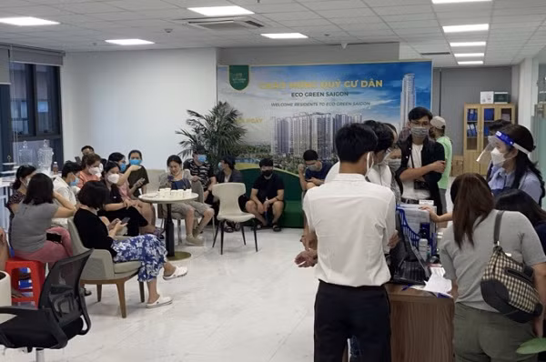 Lum xum cat nuoc, cu dan Eco Green Saigon khieu nai chu dau tu