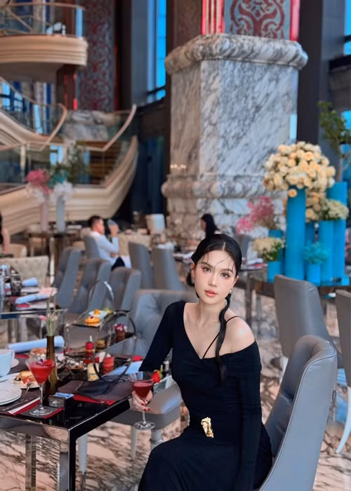 Công việc chính hiện tại của Ngọc Trinh là kinh doanh.