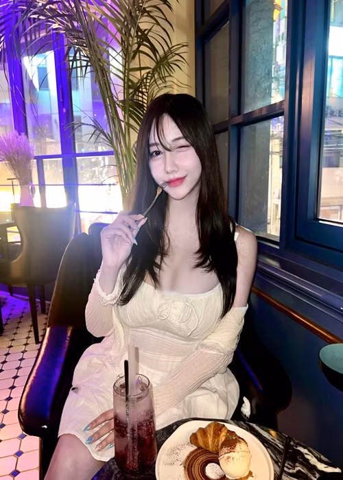 Hot girl Honey không ăn kiêng quá khắt khe để giữ dáng.
