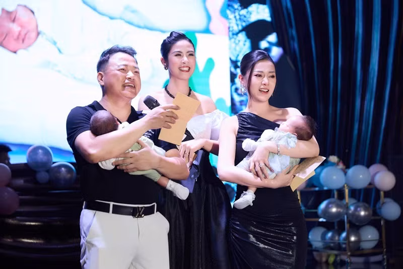 "Khoảnh khắc người anh đọc thư dành cho các con mà cả khán phòng đều lặng đi, mong cho những ước muốn anh gửi gắm đến Jimmy và Jenny sẽ đều thành hiện thực", Ngọc Hân viết.
