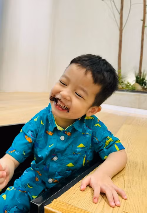 Con trai út của Bằng Kiều có nhiều khoảnh khắc đáng yêu vô đối.