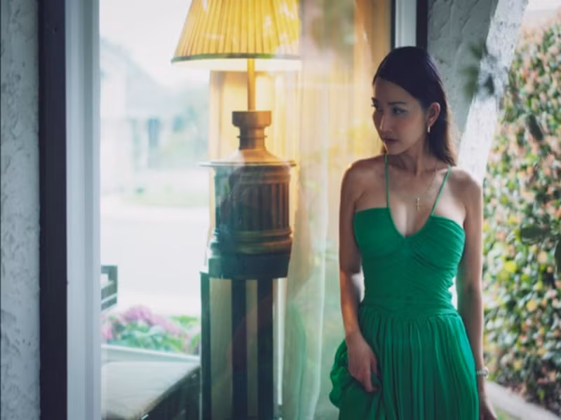 Kim Hiền - bạn thân của Hà Tăng mặc váy xẻ ngực sâu khoe dáng Kim Hien - ban than cua Ha Tang mac vay xe nguc sau khoe dang