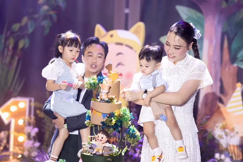  Đàm Thu Trang - Cường Đô la đã tổ chức sinh nhật hoành tráng cho con trai Sutin.