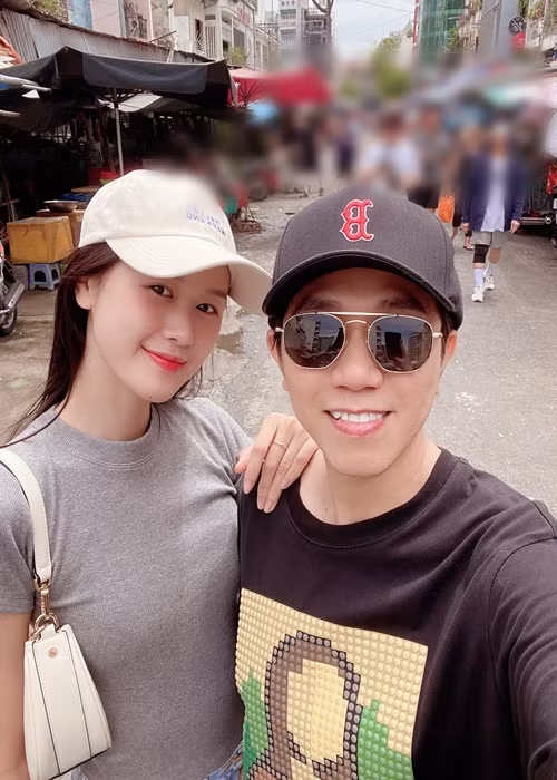 Nam diễn viên khen bạn gái là người phụ nữ "hiểu chuyện và biết điều", luôn âm thầm ủng hộ anh trong sự nghiệp.